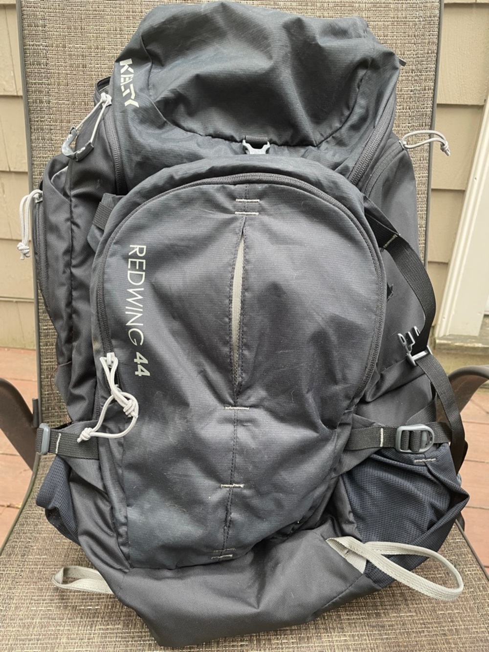 Black with dark green  Kelty Redwing 44 hiking backpack - very nice condition!